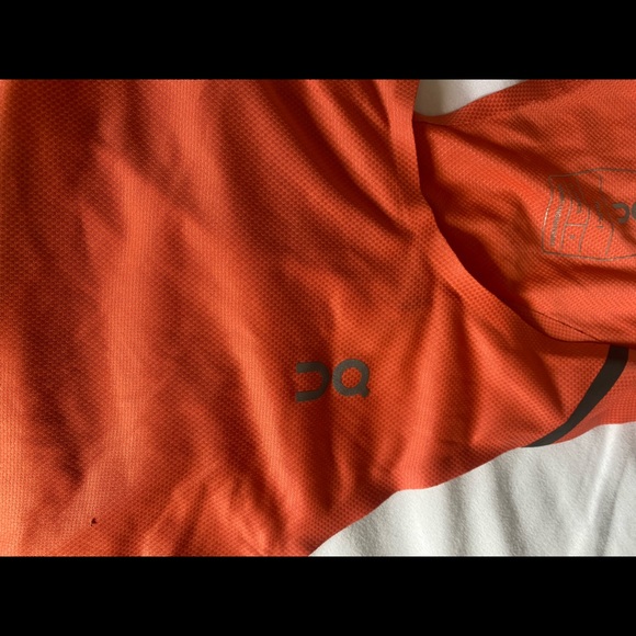 ON Running Top - Picture 2 of 5